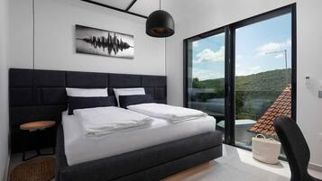 4 slaapkamers, een strijkplank/strijkijzer, gratis wifi, beddengoed