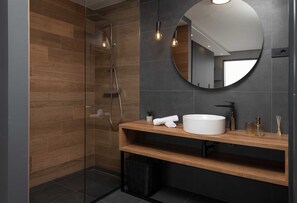 Shower, hair dryer, towels - Villa Nino with padel court (Kakma)