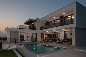 Opvarmet pool