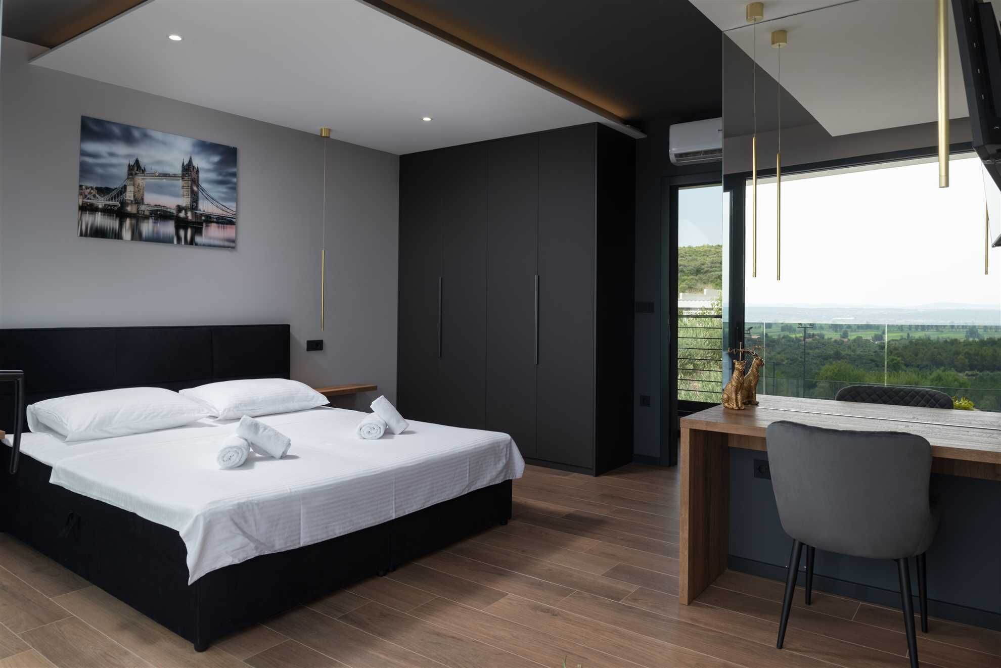 4 bedrooms, iron/ironing board, free WiFi, bed sheets