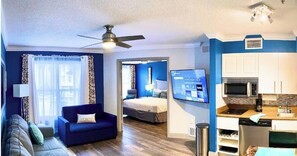 1 chambre, bureau, fer et planche à repasser, lit parapluie