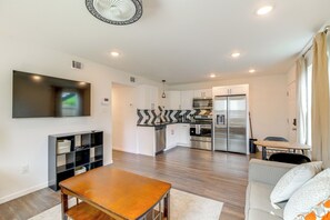 Interior - 2 Mi to Dtwn & Shell Energy Stadium: Urban Escape (Houston)