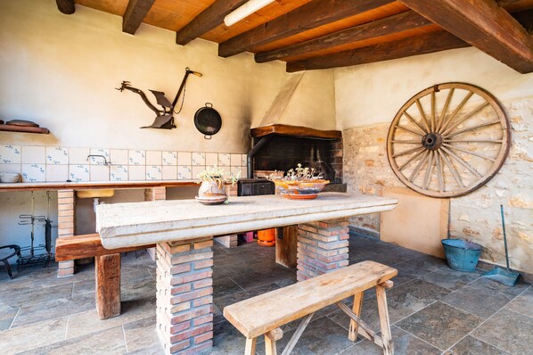 Outdoor dining