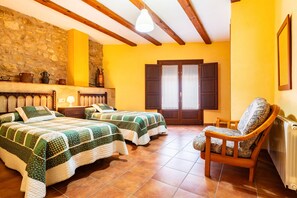 4 bedrooms, free WiFi, bed sheets