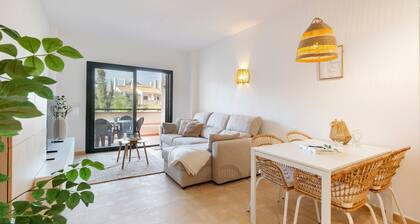 Appartement 'El Oasis Monaco 10 1B' avec piscine partagée, Wi-Fi et climatisation