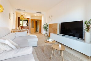 TV - Apartment 'El Oasis Monaco 10 1B' with Shared Pool, Wi-Fi and Air Conditioning (Fuente Alamo Murcia)