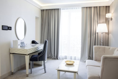 Tresor Le Palais Timisoara, Curio Collection By Hilton