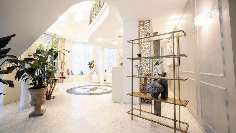 Tresor Le Palais Timisoara, Curio Collection By Hilton