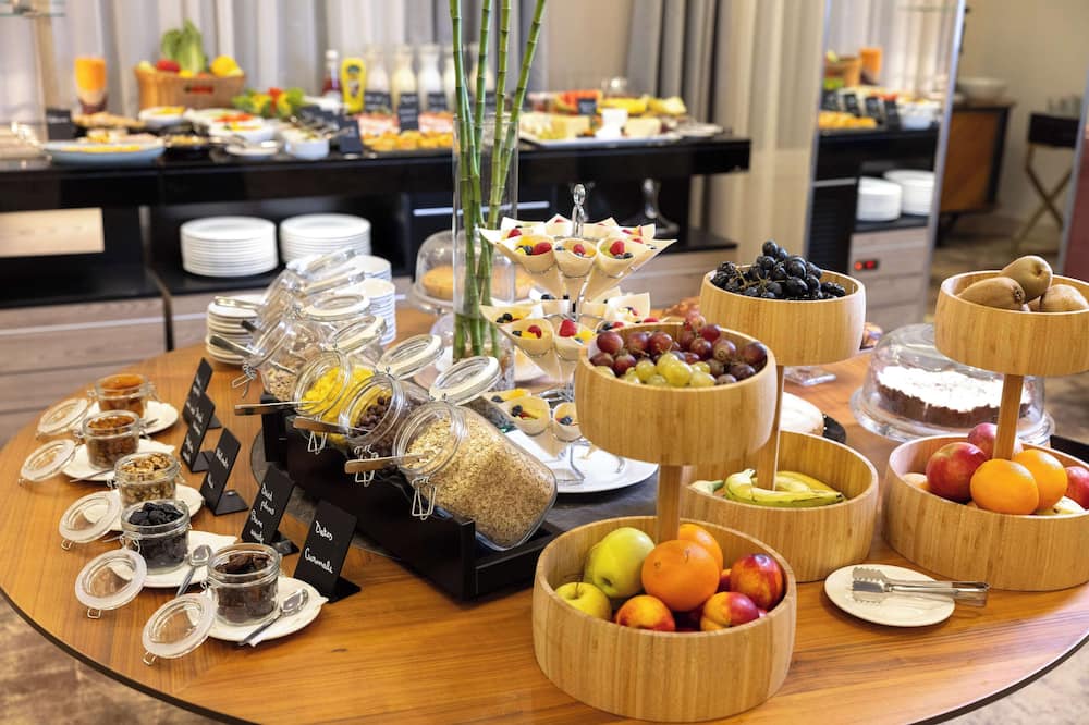 Tresor Le Palais Timisoara, Curio Collection By Hilton