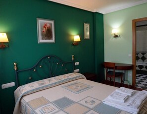 9 bedrooms, free WiFi, bed sheets