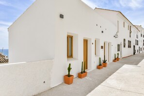 Exterior - Room 'Altea  01' with Shared Pool, Wi-Fi and Air Conditioning (Altea)