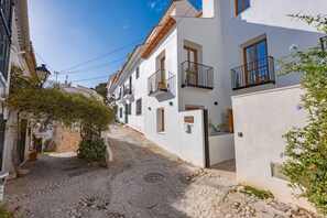 Exterior - Room 'Altea  05' with Shared Pool, Wi-Fi and Air Conditioning (Altea)