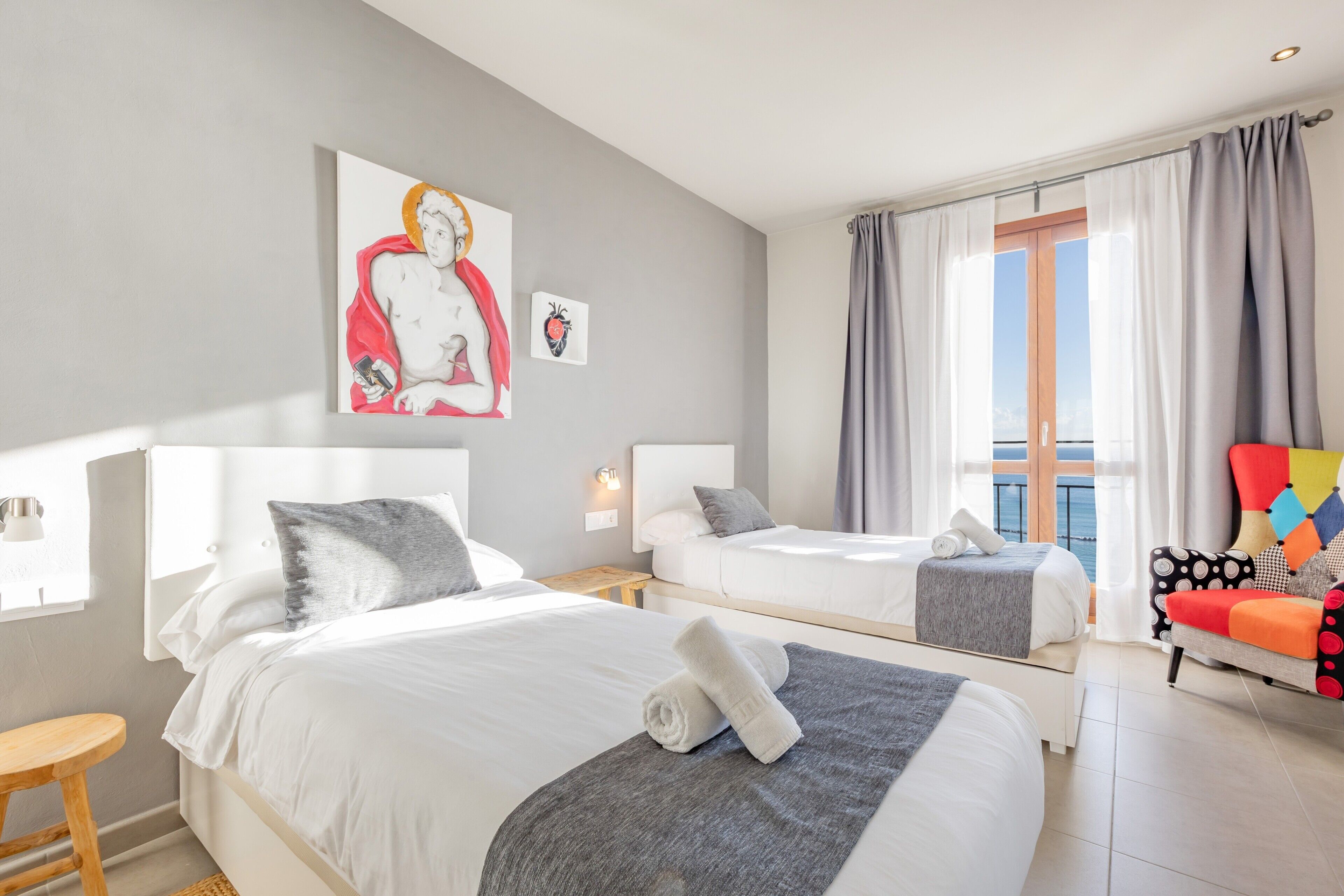 5 slaapkamers, een strijkplank/strijkijzer, gratis wifi, beddengoed