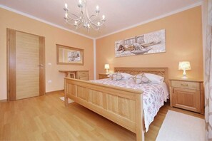 3 chambres, fer et planche à repasser, Wi-Fi gratuit, draps fournis