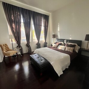 3 bedrooms, desk, iron/ironing board, travel cot