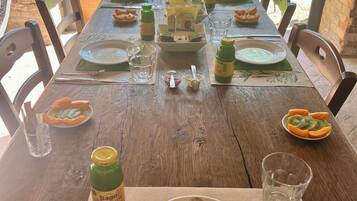 Petit déjeuner continental servi tous les jours en supplément