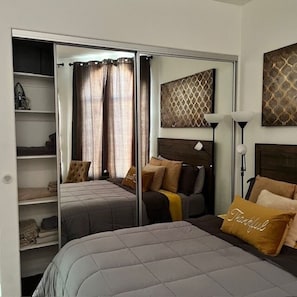 3 bedrooms, in-room safe, desk, iron/ironing board