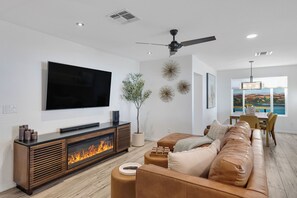 Smart TV y chimenea