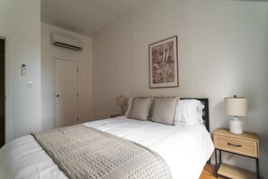 3 slaapkamers, een strijkplank/strijkijzer, wifi, beddengoed