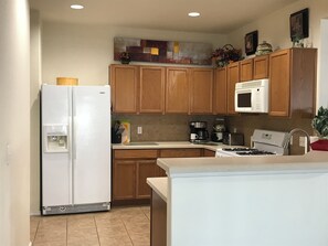 電子レンジ、オーブン、コンロ、食器洗い機