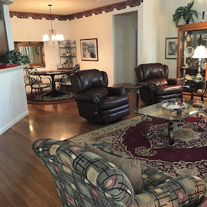 Interior - PET FRIENDLY!!!   Book now to enjoy great TEXAS SPRING Weather!! (Georgetown)