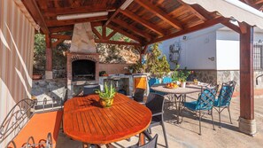 Outdoor dining - Villa Daniela Nerja by Ruralidays (Málaga)