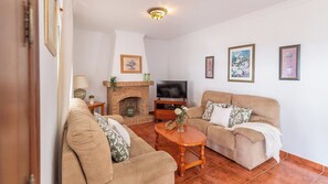 TV, fireplace - Villa Daniela Nerja by Ruralidays (Málaga)