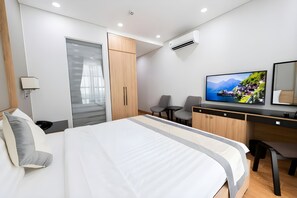 Deluxe Double Room, 1 King Bed, Balcony | Desk, laptop workspace, soundproofing, free WiFi