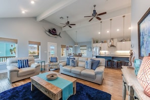 Smart TV - 4/4. Pool & Golf Cart. 1st Floor Master Suite. 2 Masters Up, Boat Parking.
(Port Aransas)