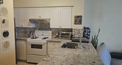 1 Bedroom Condo - Toronto- Markham; Highway 7-Leslie St & 404 .