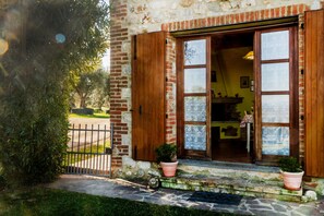 Exterior detail - Apartment 'Granaio' with Shared Garden, Wi-Fi and Air Conditioning (Magliano in Toscana)