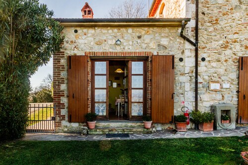 Apartment 'Granaio' with Shared Garden, Wi-Fi and Air Conditioning