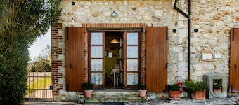 Apartment 'Granaio' with Shared Garden, Wi-Fi and Air Conditioning