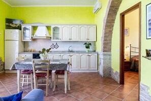 Dining - Apartment 'Stalla' with Shared Garden, Wi-Fi and Air Conditioning (Magliano in Toscana)