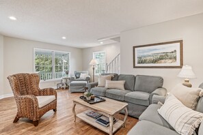 تلفزيون ذكي، مدفأة، ألعاب فيديو، مشغل دي في دي