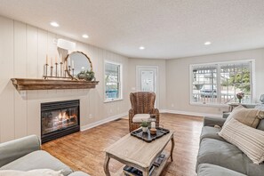 Smart-TV, Kamin, Videospiele, DVD-Player