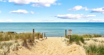 Bright & Beautiful - Family-Friendly, Newly Renovated, Steps to the Shore!