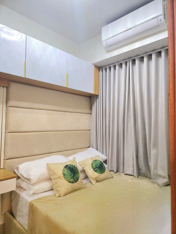 1 bedroom, WiFi, bed sheets - Cozy Retreat 1-bedroom unit with pool and balcony in Mall of Asia (MOA) (Pasay)