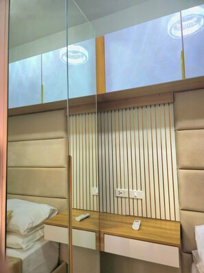 1 bedroom, WiFi, bed sheets - Cozy Retreat 1-bedroom unit with pool and balcony in Mall of Asia (MOA) (Pasay)