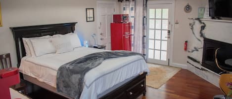 1 habitación, tabla de planchar con plancha, wifi y ropa de cama