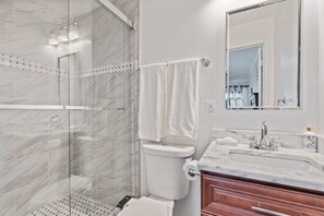 Shower, hair dryer, towels, soap - National Harbor Property 1 (Fort Washington)