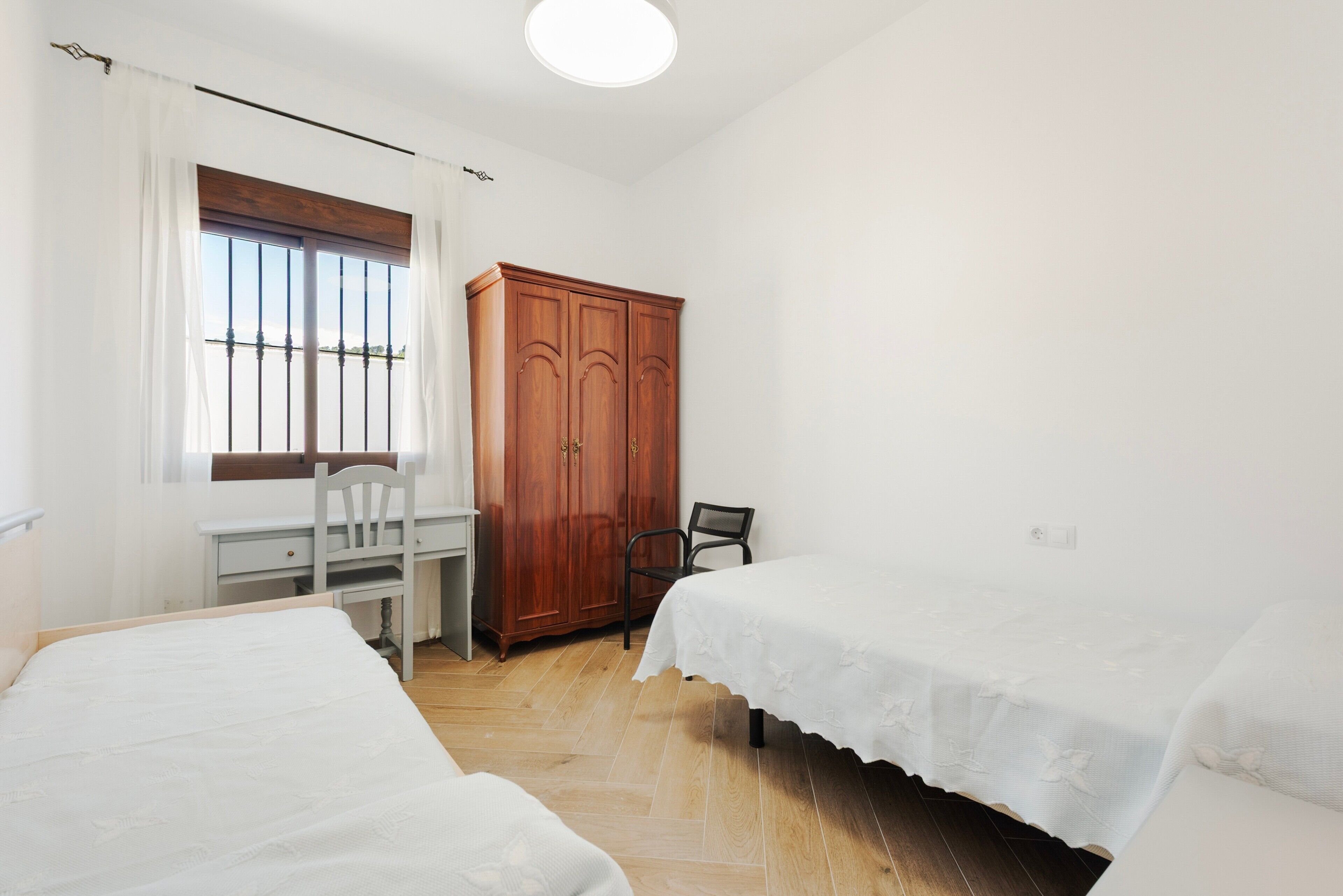 4 bedrooms, WiFi, bed sheets