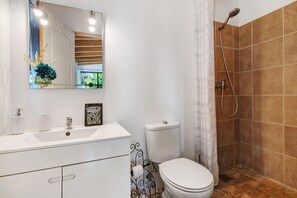 Dusche, Haartrockner, Handtücher