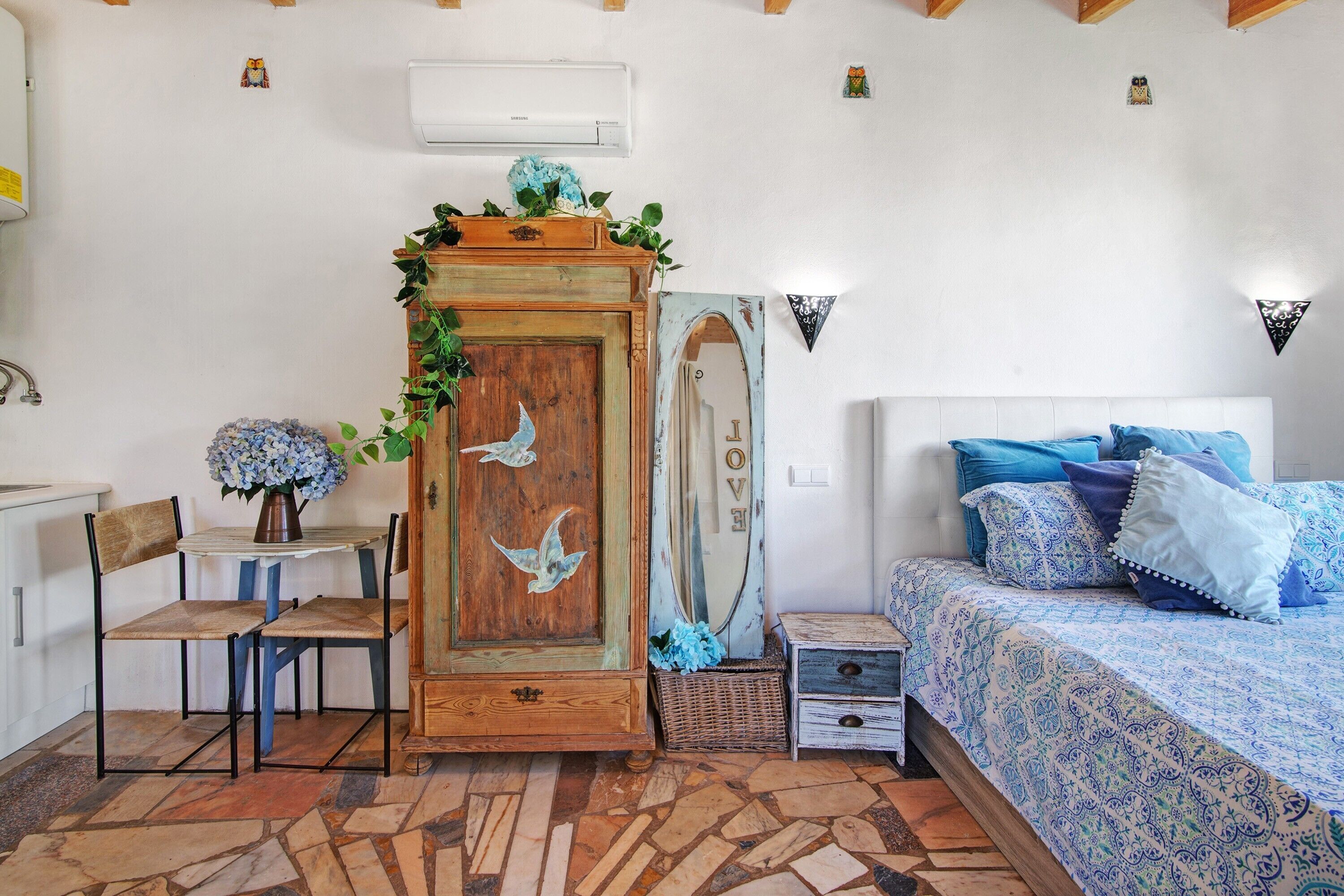 1 dormitori, planxa i posts de planxar, wifi gratuïta i roba de llit 