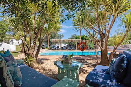 Piscina coperta. Appartamento 'Casa De Mondo - Blue Room' con piscina in comune, Wi-Fi e aria condizionata