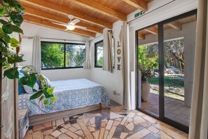 1 habitación, tabla de planchar con plancha, wifi gratis y ropa de cama 