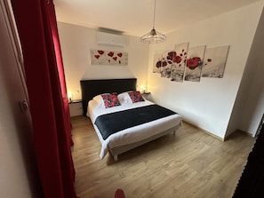 Berço de viagem, Wi-Fi de cortesia, roupa de cama