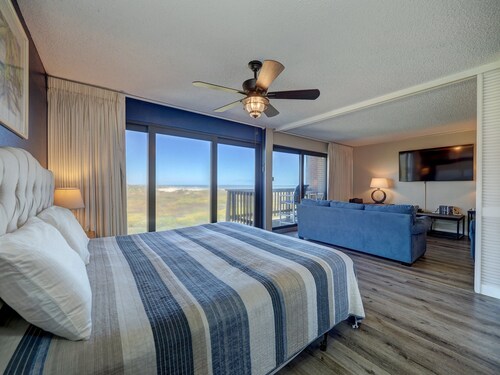 Beachside Condo 2 Bed 2 Bath 