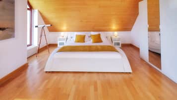 5 bedrooms, desk, iron/ironing board, free WiFi