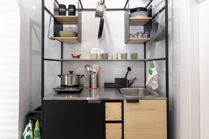 Fridge, microwave, stovetop, coffee/tea maker - Seventeen Home Lovely apartment in the heart of the historic center of Naples (Napoli)